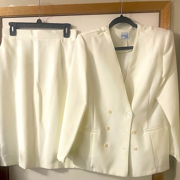 Vintage Bedford Fair 80’s-inspired (Size 12) Retro Cream Jacket & Skirt Suit - Picture 13 of 13
